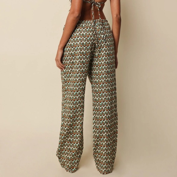 MONTCE Groovy Drawstring Pant - Picture 4 of 5